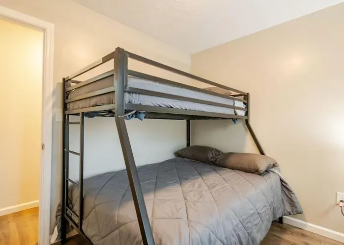 Private Ranch - Entire - 3 Bed - Hot Tub - King Bed - Fenced Yard - Pets & Kids Welcome - Game Shed - Free Wifi