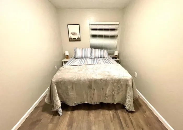 Holiday home Private Ranch - Entire - 3 Bed - Hot Tub - King Bed - Fenced Yard - Pets & Kids Welcome - Game Shed - Free Wifi Columbus