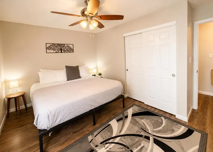 Private Ranch - Entire - 3 Bed - Hot Tub - King Bed - Fenced Yard - Pets & Kids Welcome - Game Shed - Free Wifi