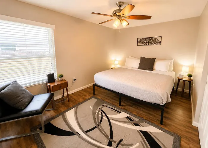 Holiday home Private Ranch - Entire - 3 Bed - Hot Tub - King Bed - Fenced Yard - Pets & Kids Welcome - Game Shed - Free Wifi *