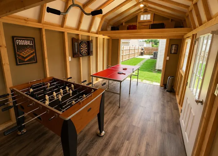 Private Ranch - Entire - 3 Bed - Hot Tub - King Bed - Fenced Yard - Pets & Kids Welcome - Game Shed - Free Wifi Columbus
