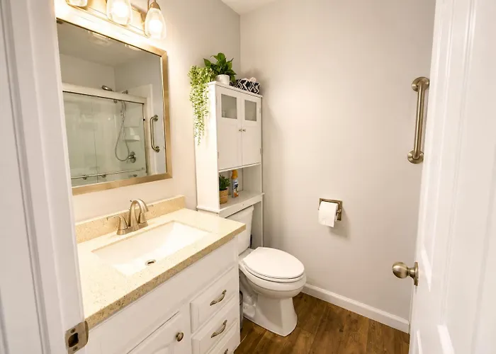 Private Ranch - Entire - 3 Bed - Hot Tub - King Bed - Fenced Yard - Pets & Kids Welcome - Game Shed - Free Wifi Holiday home Columbus